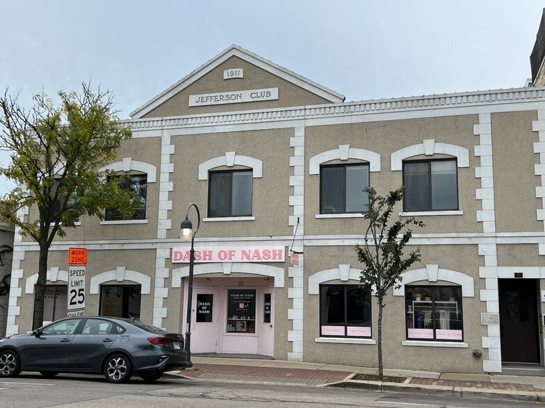32-34 W Chicago Ave, Naperville, IL à louer - Photo du bâtiment - Image 1 de 5
