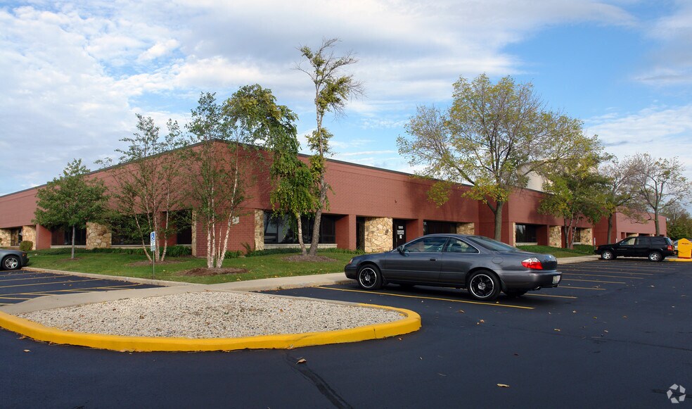 1300-1320 Plum Grove Rd, Schaumburg, IL à louer - Photo du bâtiment - Image 3 de 18