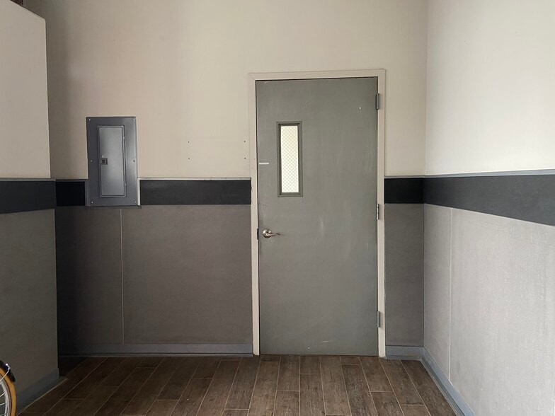 10 Lackawanna Plz, Montclair, NJ for lease - Building Photo - Image 3 of 91