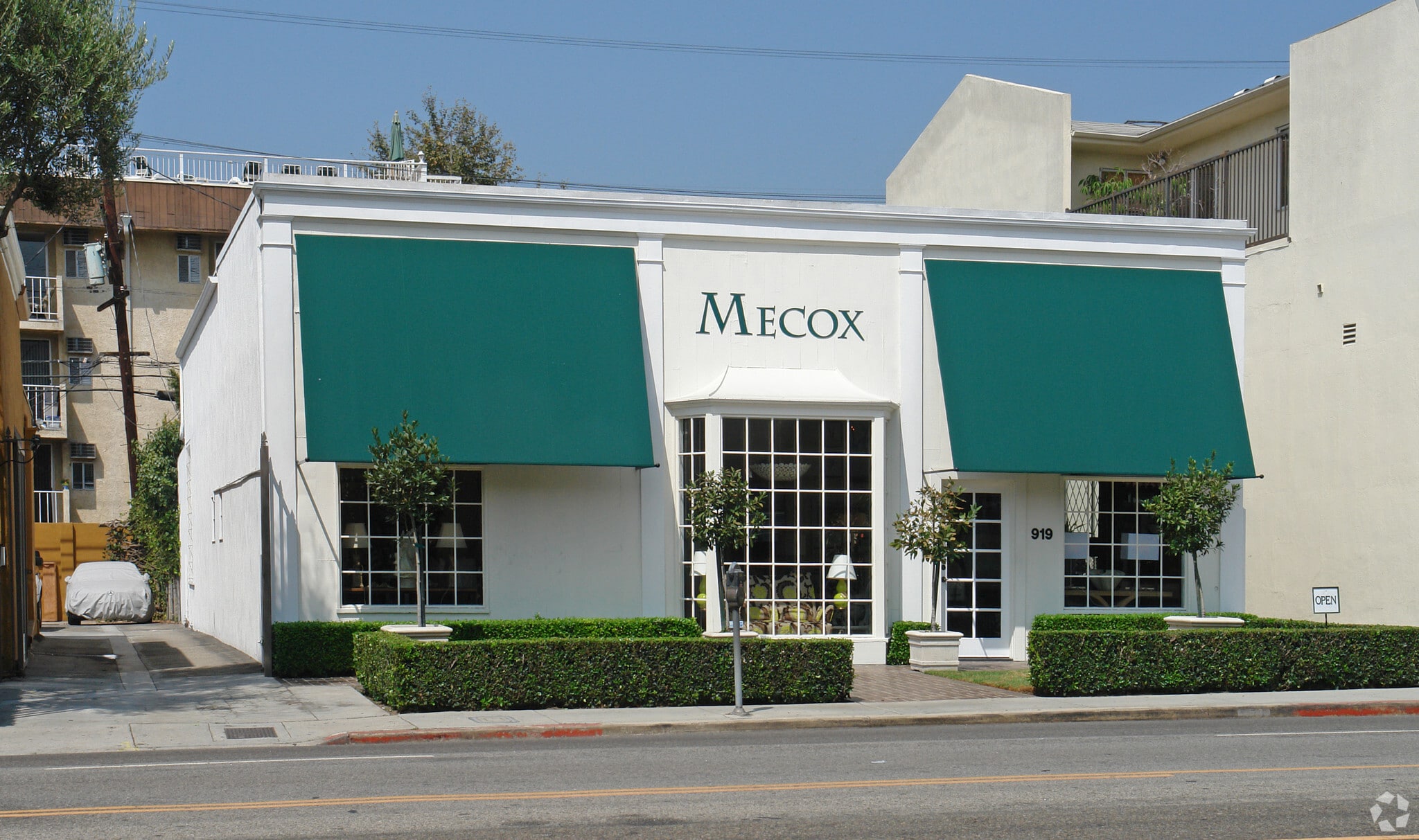 919 N La Cienega Blvd, Los Angeles, CA for lease Primary Photo- Image 1 of 3