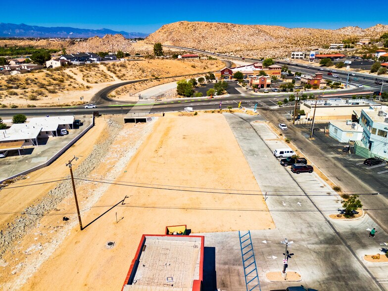 Apple Valley Rd, Apple Valley, CA à louer - Photo du bâtiment - Image 2 de 5