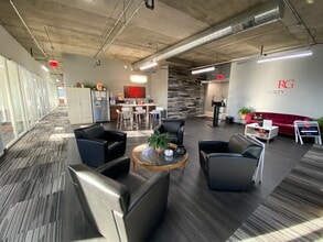 7300 147th St W, Apple Valley, MN à louer Photo intérieure- Image 2 de 3