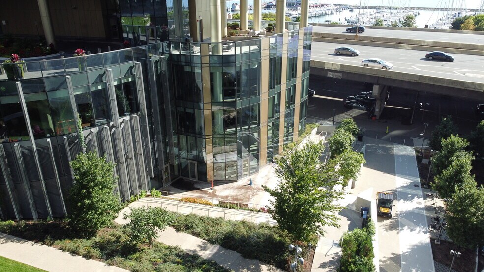 211 N Harbor Dr, Chicago, IL à louer - Photo du bâtiment - Image 2 de 37