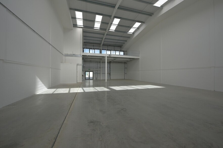 103 Barton Dock Rd, Manchester à louer - Photo du bâtiment - Image 3 de 19