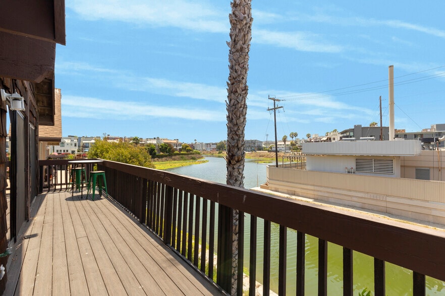 3903-3905 Via Dolce, Marina del Rey, CA 90292 Via, Marina del Rey, CA à vendre - Photo du bâtiment - Image 3 de 13