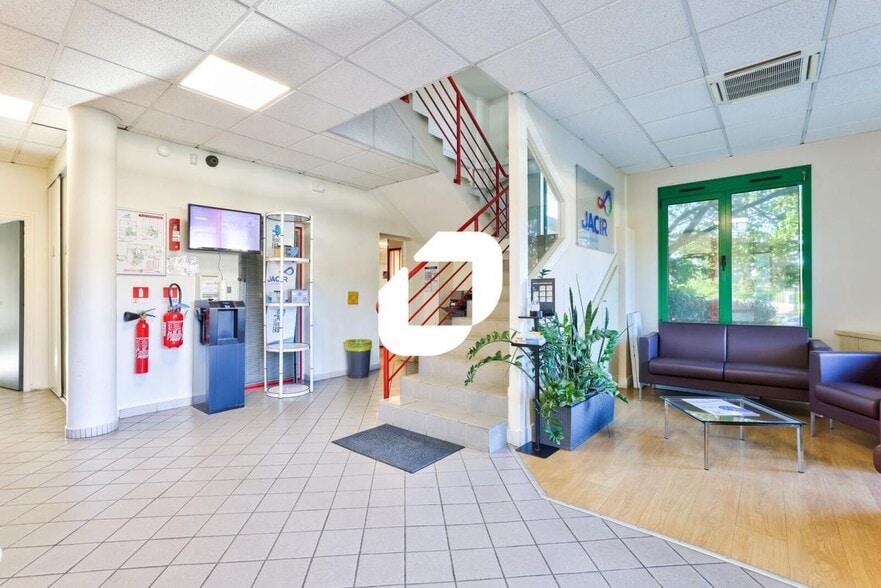 11 Rue Jean Moulin, Pontault-Combault à vendre - Photo du bâtiment - Image 2 de 18