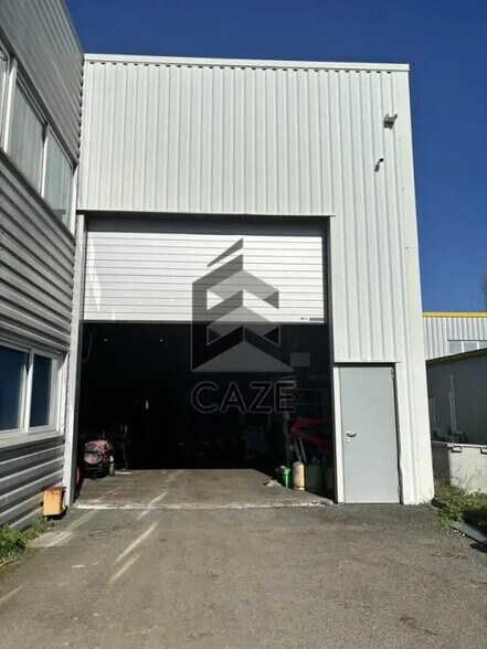 Office in Bordeaux for lease - Building Photo - Image 2 of 6