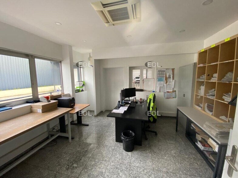 Flex in Combs-la-Ville for lease - Interior Photo - Image 2 of 13