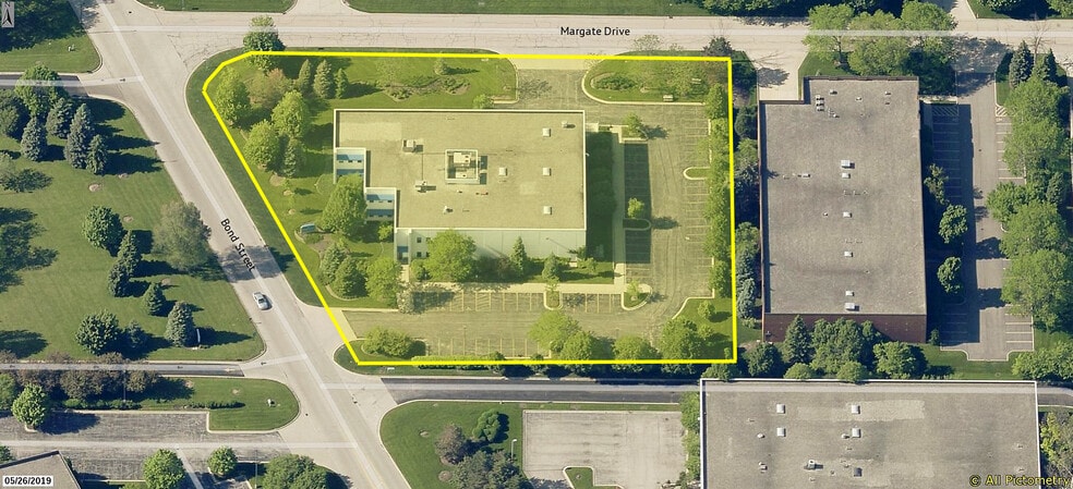 585 Bond St, Lincolnshire, IL for lease - Building Photo - Image 2 of 8