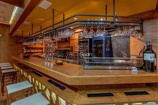 Plus de détails pour Multi-résidentiel à vendre