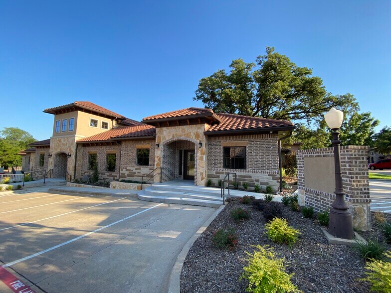 609 Strada Cir, Mansfield, TX à louer - Photo du bâtiment - Image 1 de 17