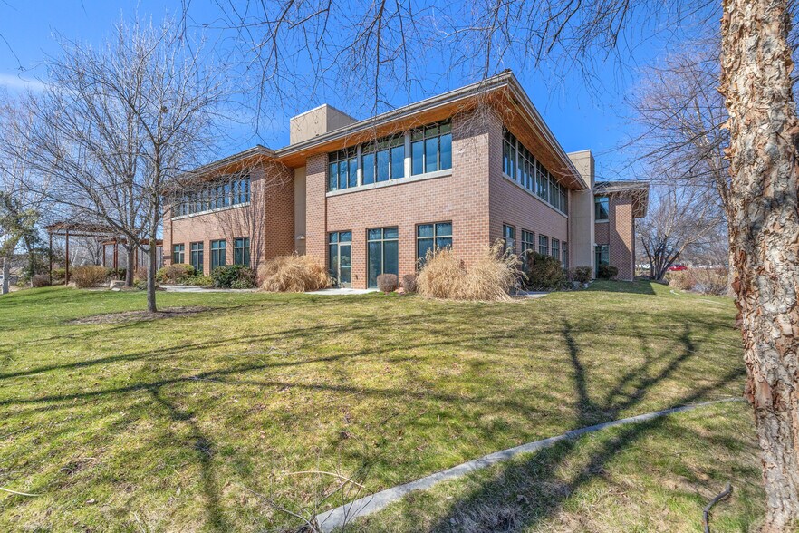 439 E Shore Dr, Eagle, ID à louer - Photo du bâtiment - Image 2 de 7