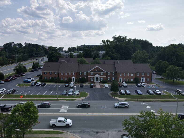 601-623 Emancipation Hwy, Fredericksburg, VA à vendre - Photo du bâtiment - Image 2 de 4