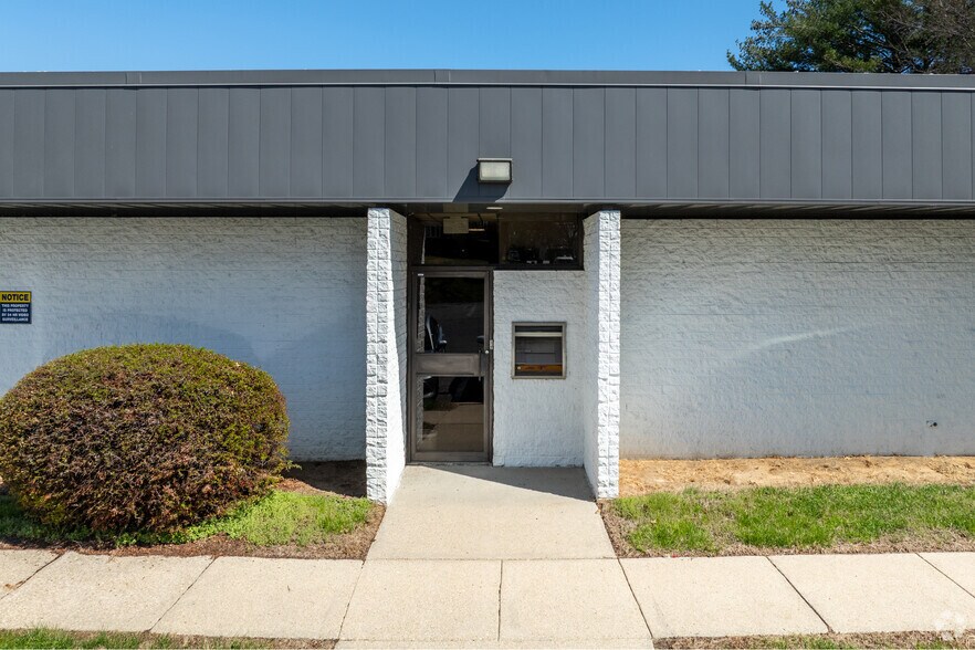 7711 Quarterfield Rd, Glen Burnie, MD for sale - Building Photo - Image 2 of 3