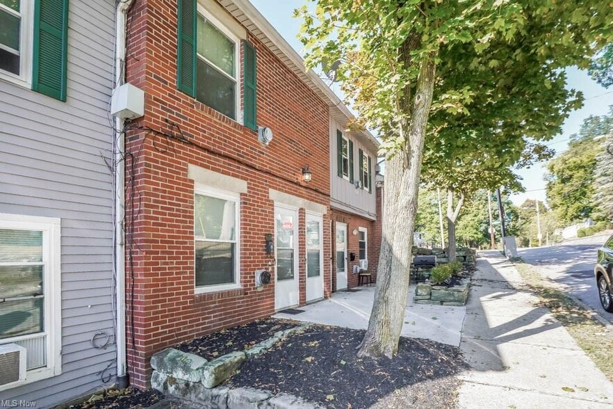 330-352 Silver St, Akron, OH à vendre - Photo du bâtiment - Image 2 de 8