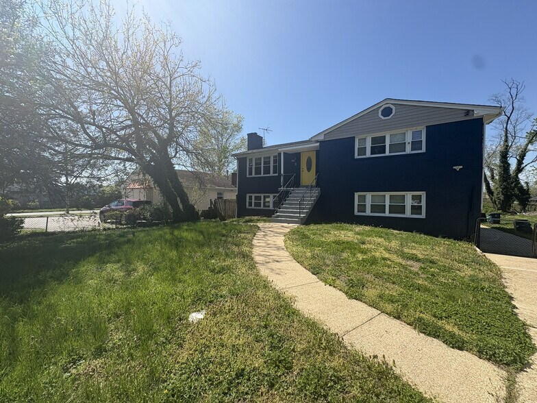 7205 Livingston Rd, Oxon Hill, MD à vendre - Photo du bâtiment - Image 2 de 14