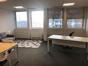 Office in Clichy for lease Interior Photo- Image 2 of 6