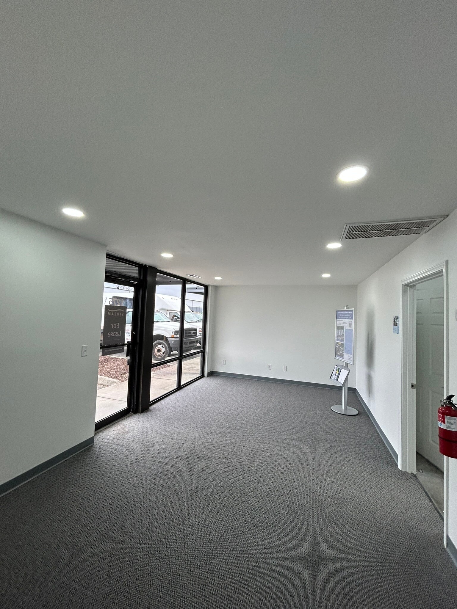 1301 South Park Dr, Kernersville, NC à louer Photo intérieure- Image 1 de 12