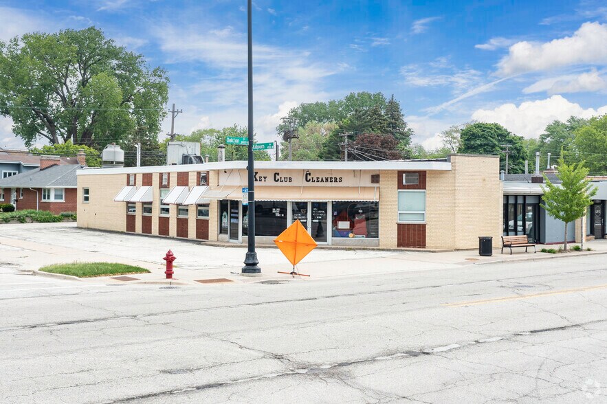 4456 Oakton St, Skokie, IL for lease - Building Photo - Image 2 of 5