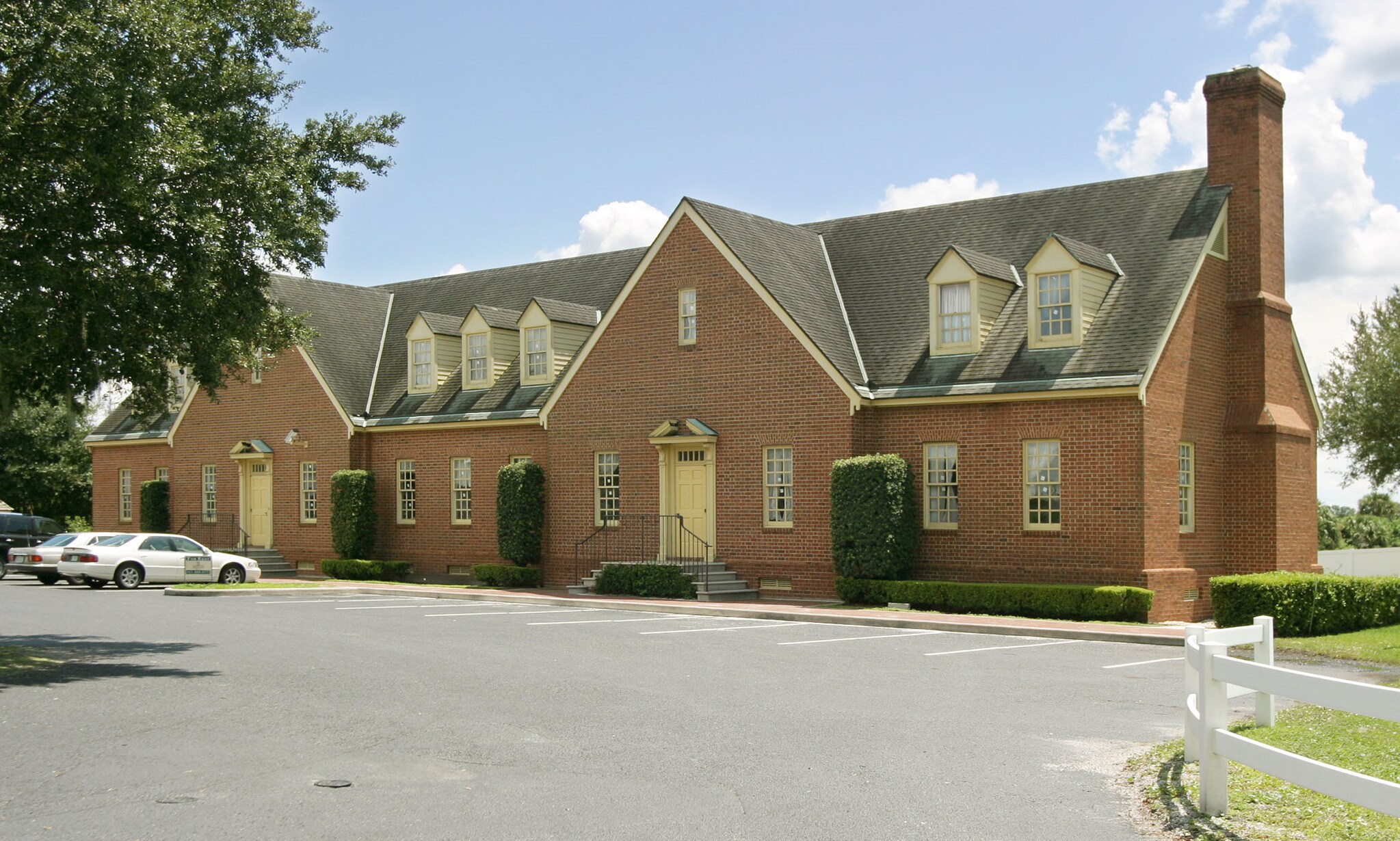 1661 Williamsburg Sq, Lakeland, FL for lease Primary Photo- Image 1 of 8