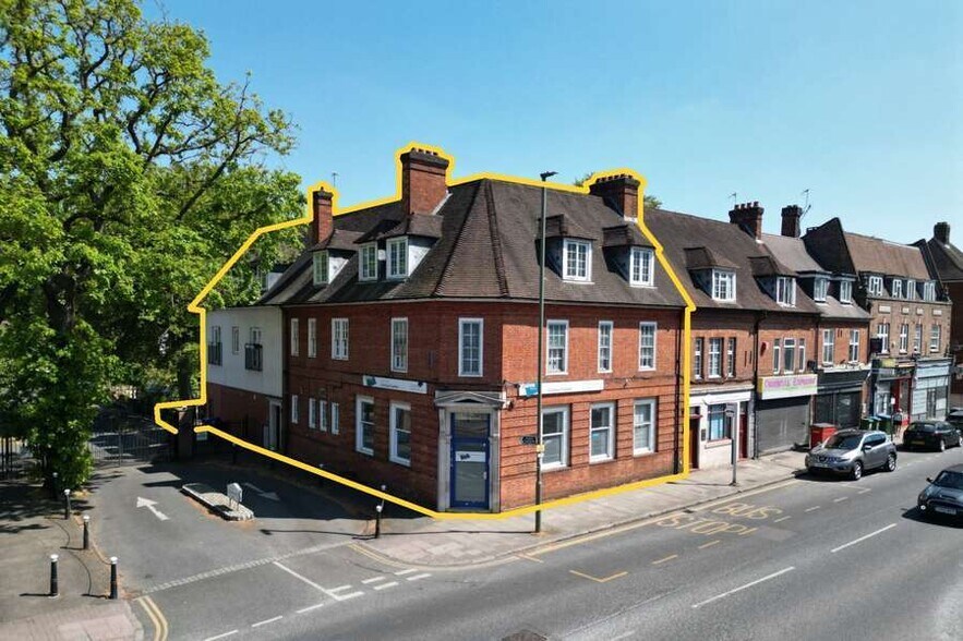 111 Queens Rd, Weybridge à vendre - Photo du bâtiment - Image 3 de 3
