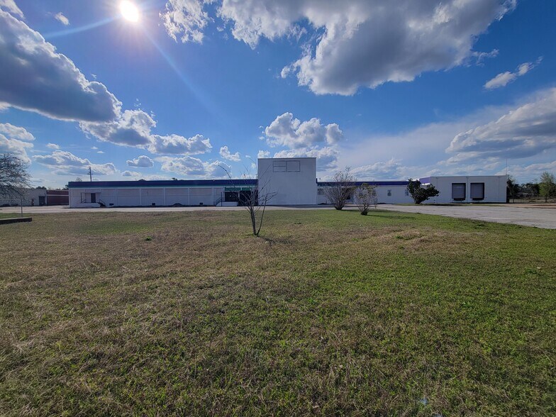 600 Haines Ave, Waycross, GA à louer - Photo du bâtiment - Image 1 de 16