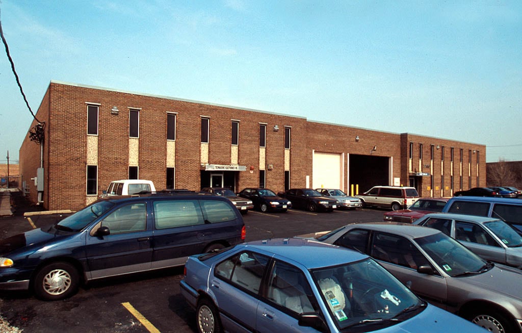 3700 W Morse Ave, Lincolnwood, IL for lease Building Photo- Image 1 of 7