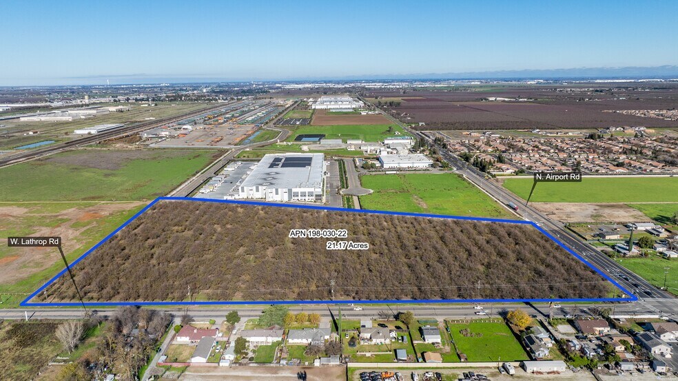 2105 Airport Way, Manteca, CA à vendre - Aérien - Image 3 de 15