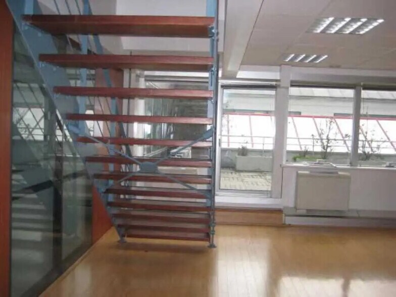 Office in Issy-les-Moulineaux for sale - Building Photo - Image 2 of 6