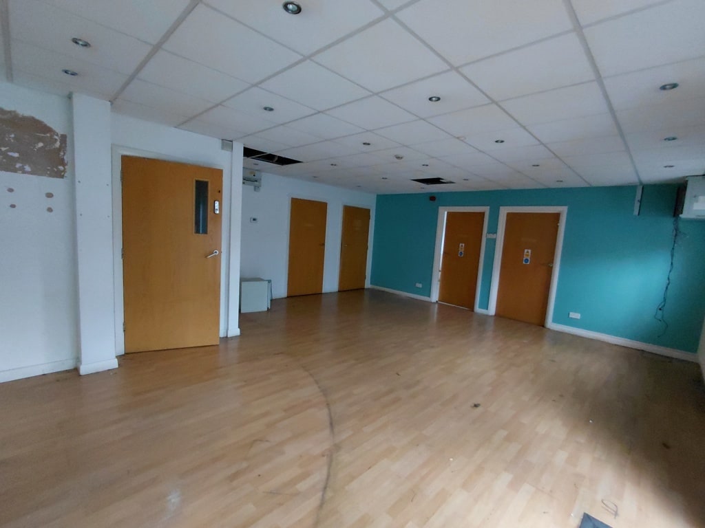 Bolding Way, Haywards Heath for lease Interior Photo- Image 1 of 2