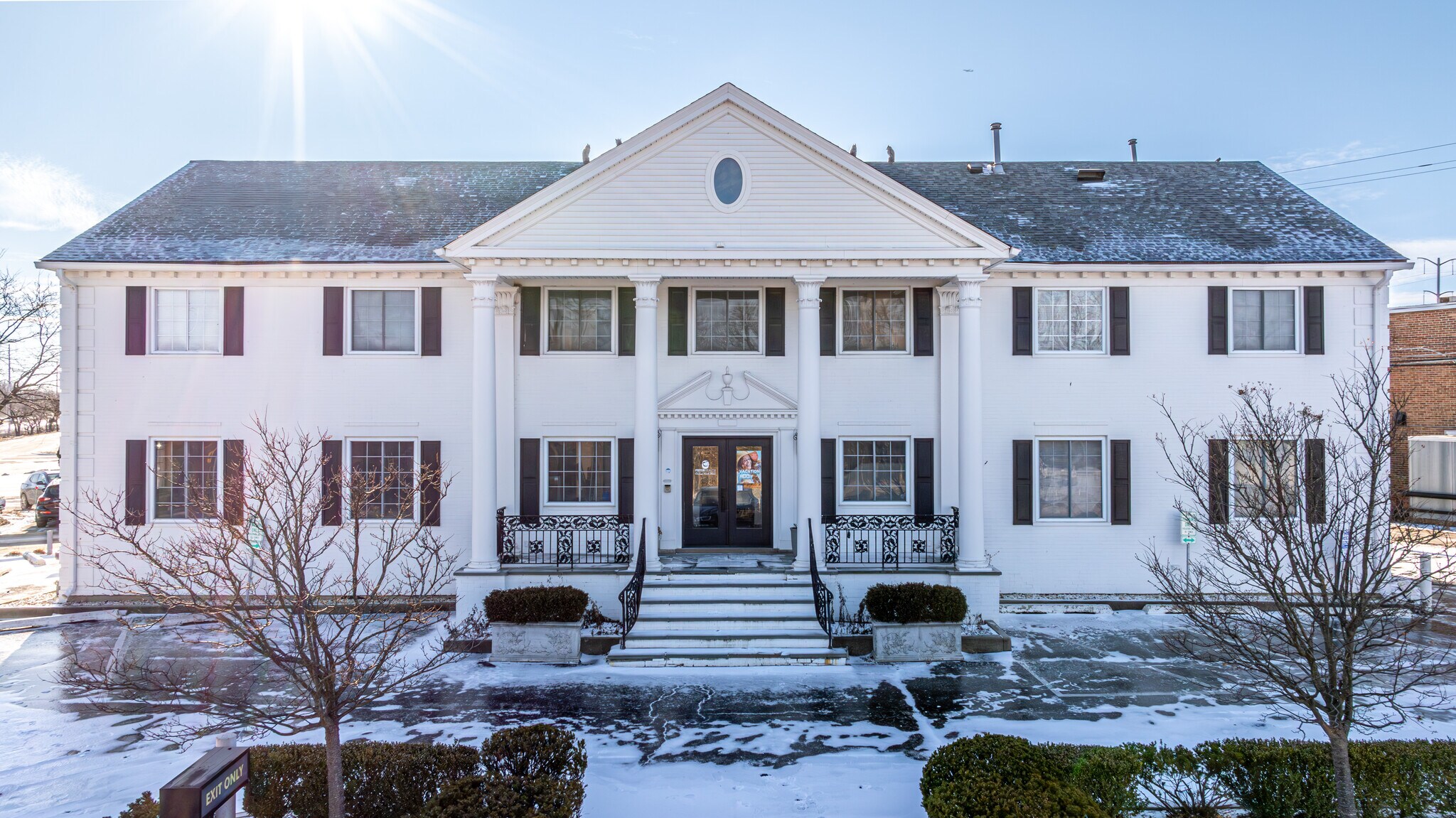 330 W Frontage Rd, Northfield, IL for lease Building Photo- Image 1 of 52