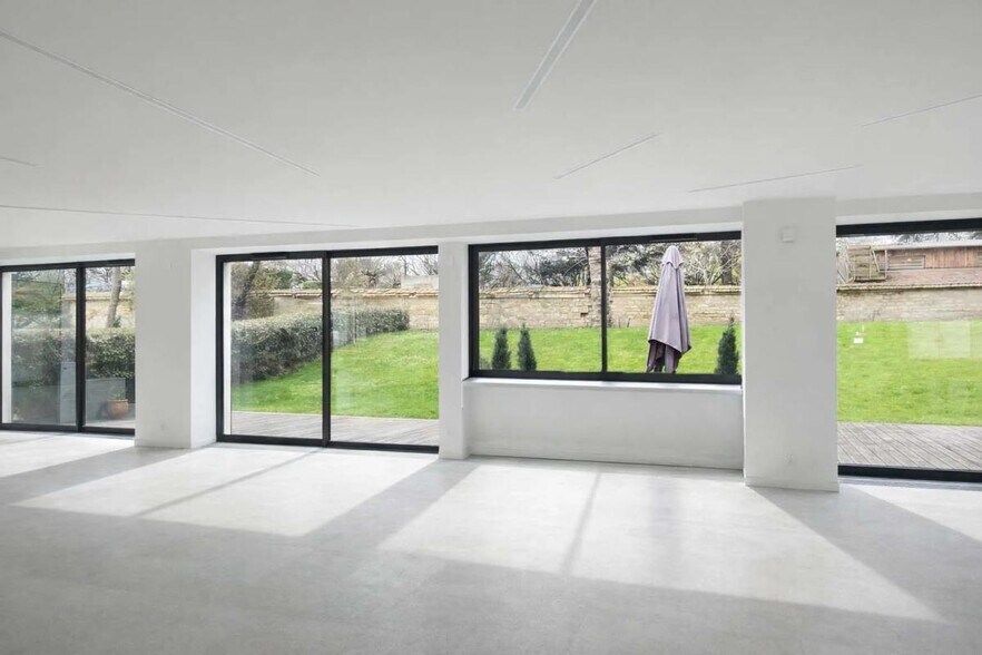 Bureau dans Rueil-Malmaison à louer - Photo du bâtiment - Image 3 de 10
