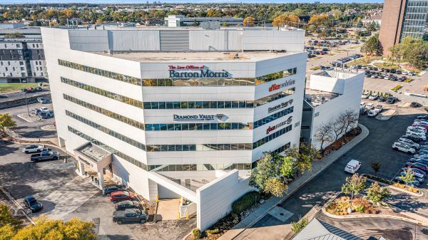 801-803 W Big Beaver Rd, Troy, MI for lease - Primary Photo - Image 2 of 171