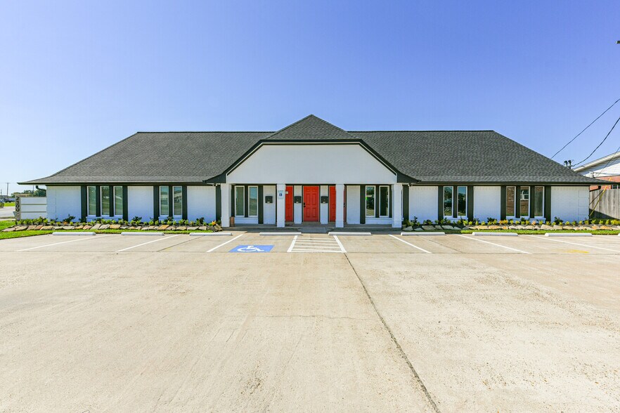 2300 S Bypass 35, Alvin, TX à louer - Photo du bâtiment - Image 2 de 11