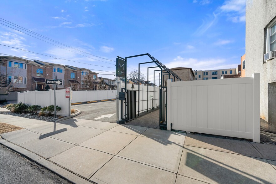 526 Anderson Ave, Cliffside Park, NJ à vendre - Photo du bâtiment - Image 3 de 34