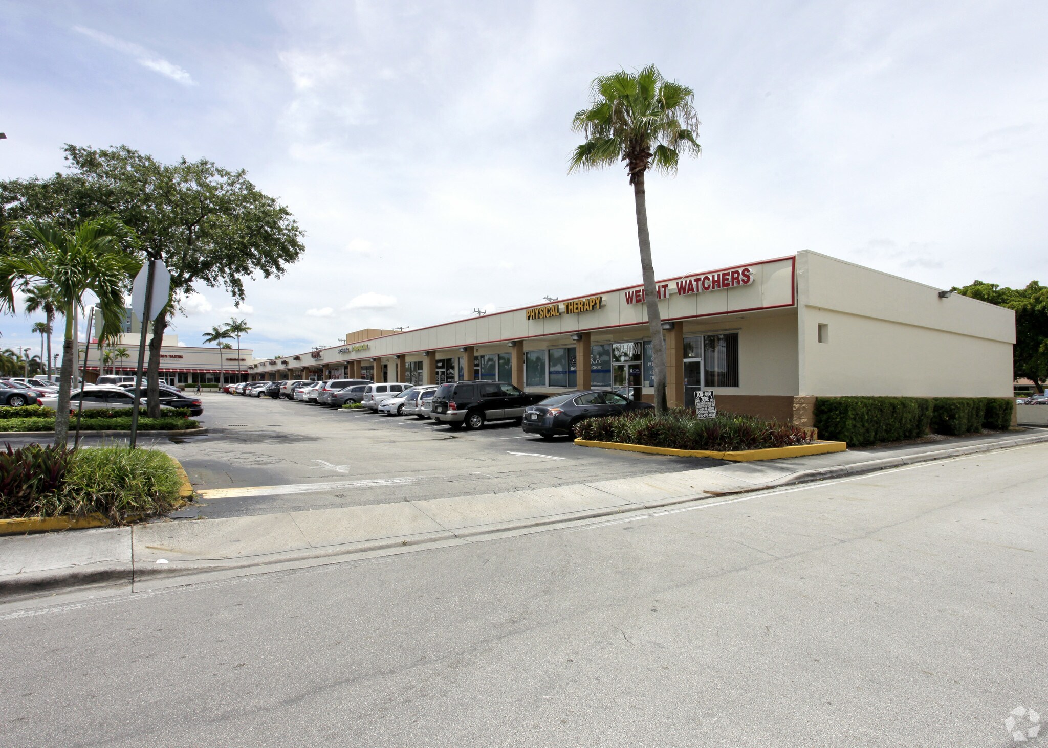 1825-1895 NE Miami Gardens Dr, Miami, FL à vendre Photo du bâtiment- Image 1 de 1