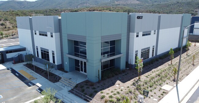 Plus de détails pour 42637 Avenida Alvarado, Temecula, CA - Industriel à louer