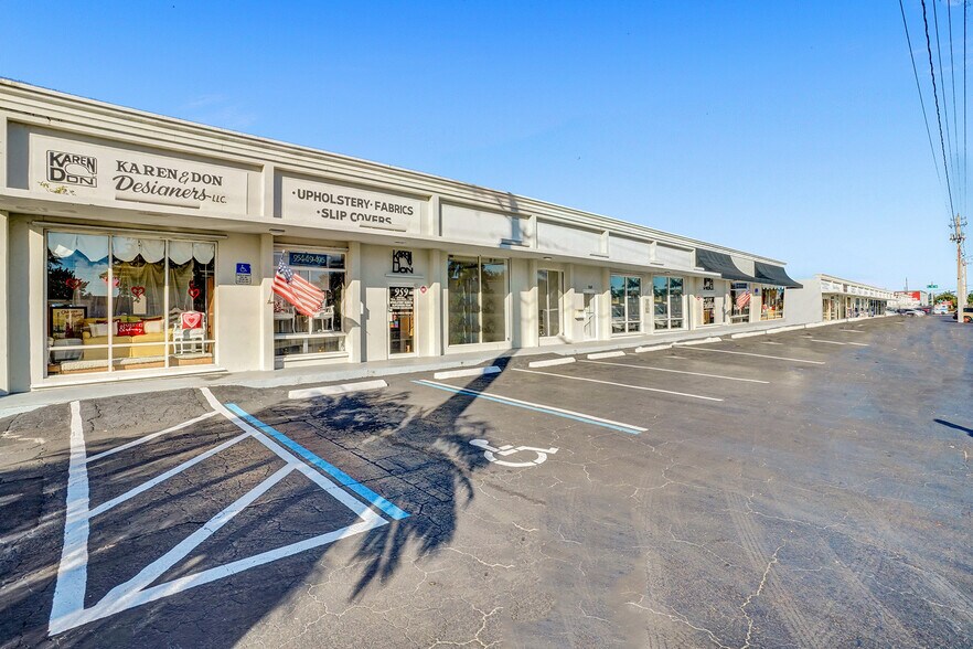 959 NE Floranada Rd, Oakland Park, FL à louer - Photo du bâtiment - Image 2 de 22