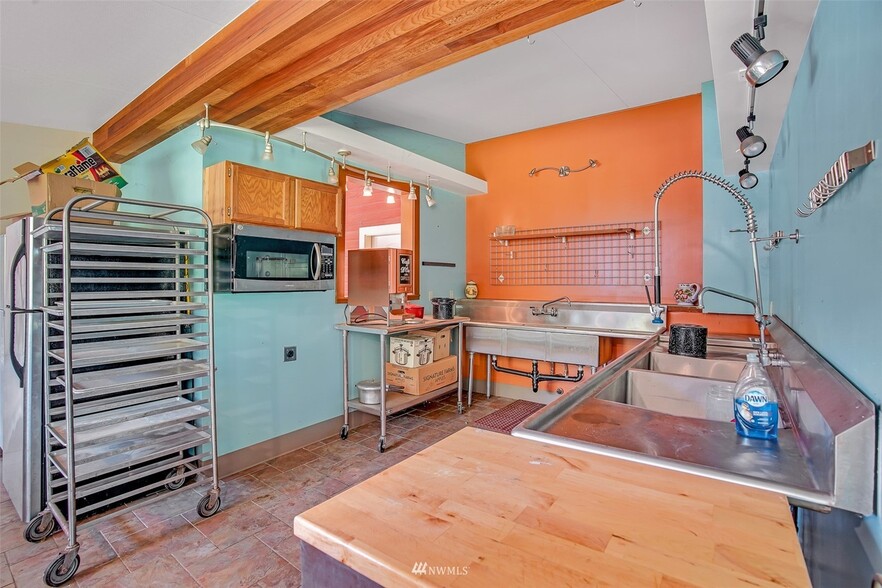 16708 140th Pl NE, Woodinville, WA for lease - Interior Photo - Image 3 of 54