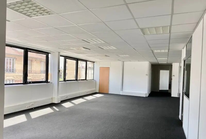 Bureau dans Boulogne-Billancourt à louer - Photo du bâtiment - Image 3 de 9