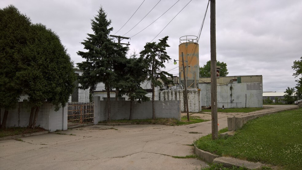 5700 Walnut St, Richmond, IL à louer - Photo du bâtiment - Image 3 de 31