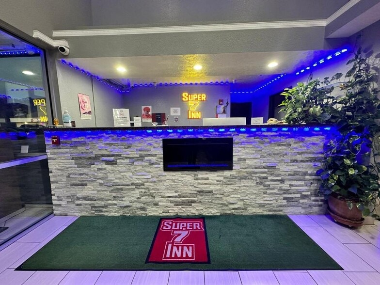 402 N 12th St, Tecumseh, NE à vendre - Photo du bâtiment - Image 2 de 11