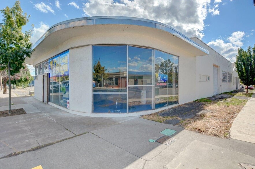 606 S 6th St, Klamath Falls, OR à vendre - Photo du bâtiment - Image 1 de 52