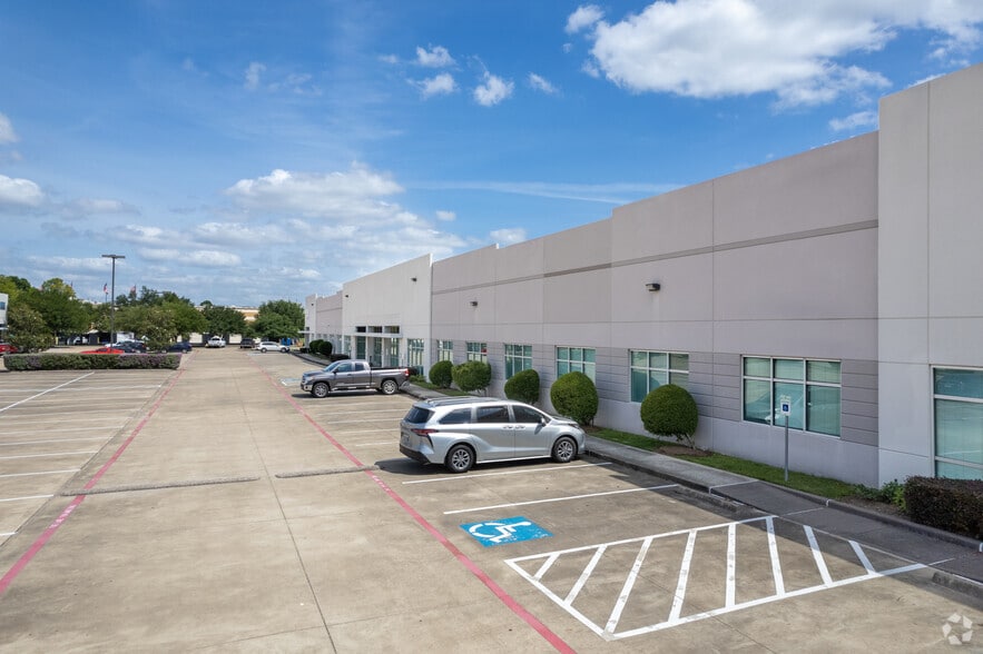 10245 W Little York Rd, Houston, TX à louer - Photo du bâtiment - Image 2 de 5