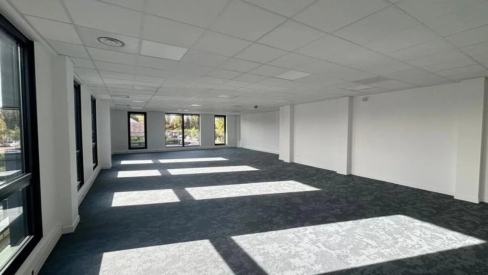 44 Rue Pierre Curie, Plaisir for lease - Building Photo - Image 3 of 12