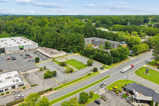 Plus de détails pour 7844 North Point Blvd, Winston-Salem, NC - Terrain aux enchères