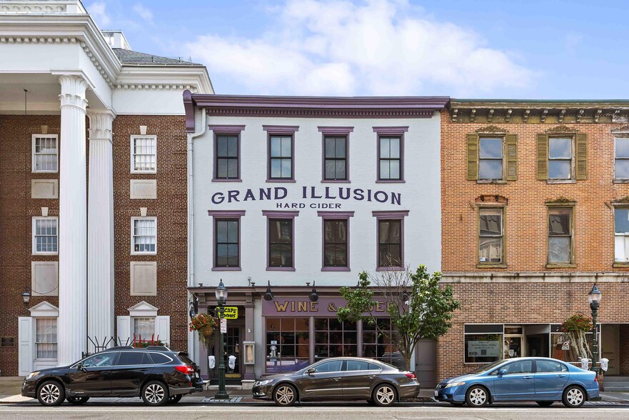 26 W High St, Carlisle, PA for sale - Primary Photo - Image 1 of 19