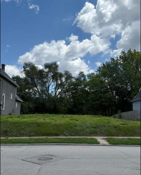 1501 Bridge Ave, Davenport, IA à vendre - Photo du bâtiment - Image 3 de 5