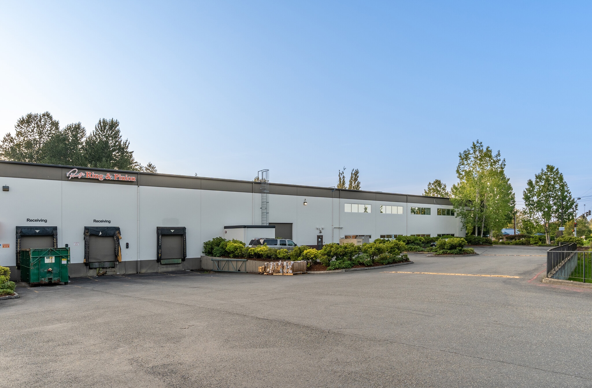 10411 Airport Rd, Everett, WA for lease Primary Photo- Image 1 of 9