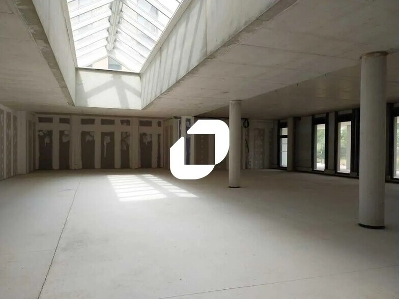 Office in Mauguio for lease - Interior Photo - Image 1 of 9